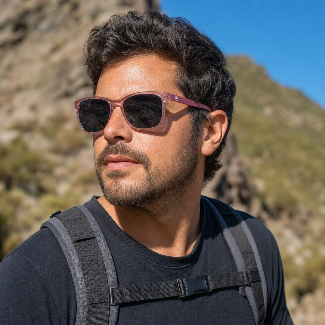 Hombre usando lentes de sol Tokyo Rosa con protección UV400 - Buhu Eyewear