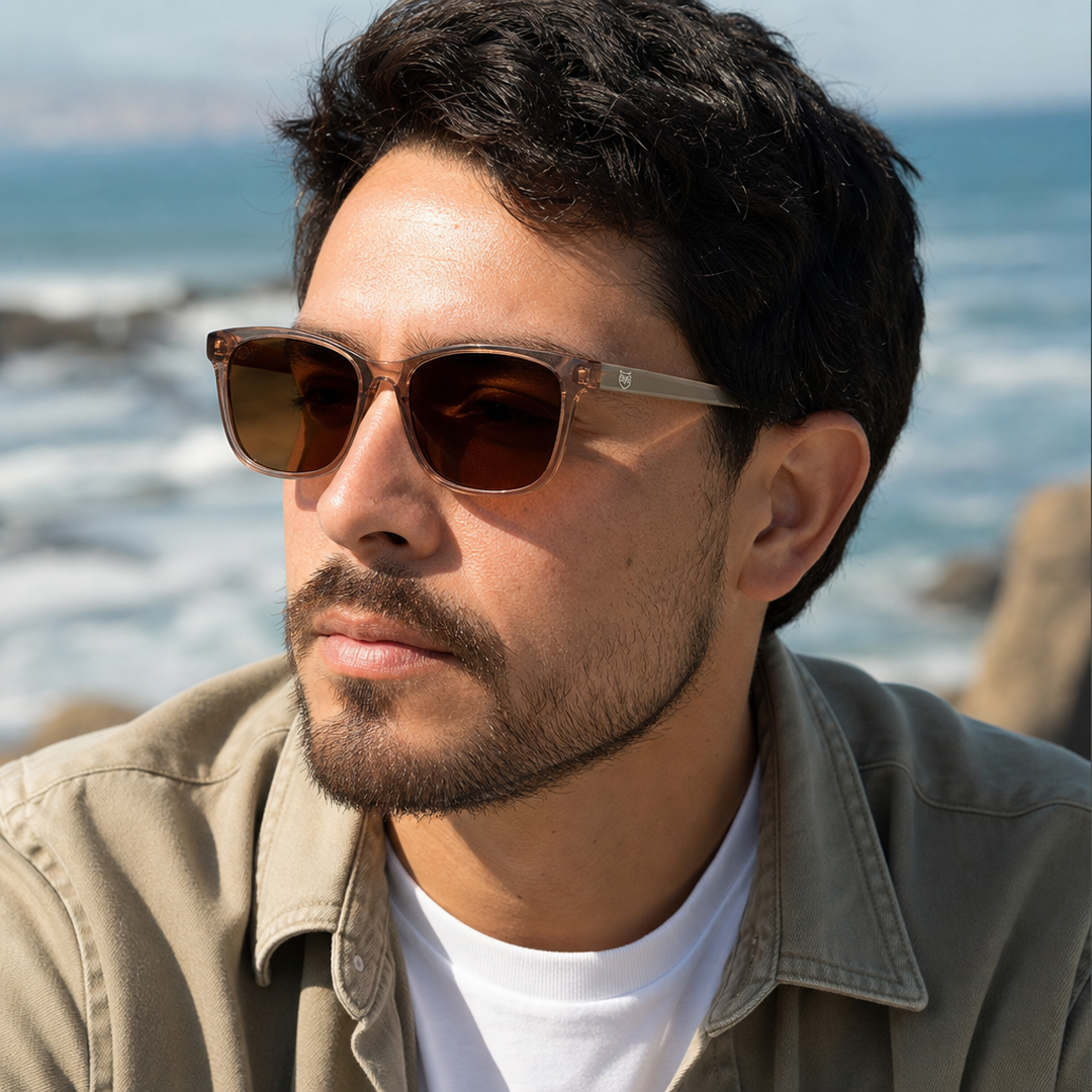 Hombre usando lentes de sol Tokyo Marrón con protección UV400 - Buhu Eyewear