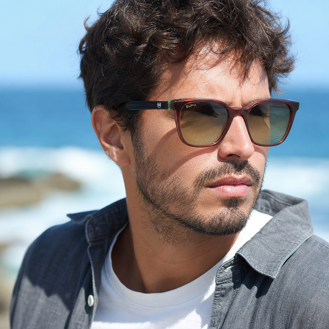 Hombre usando lentes de sol Miami Marrón con protección UV400 - Buhu Eyewear