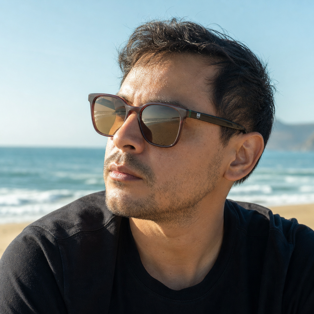 Hombre usando lentes de sol Miami Marrón con protección UV400 - Buhu Eyewear