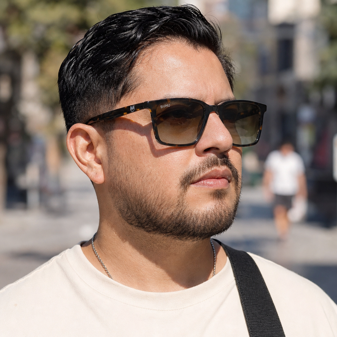 Hombre usando lentes de sol Seul Carey con protección UV400 - Buhu Eyewear