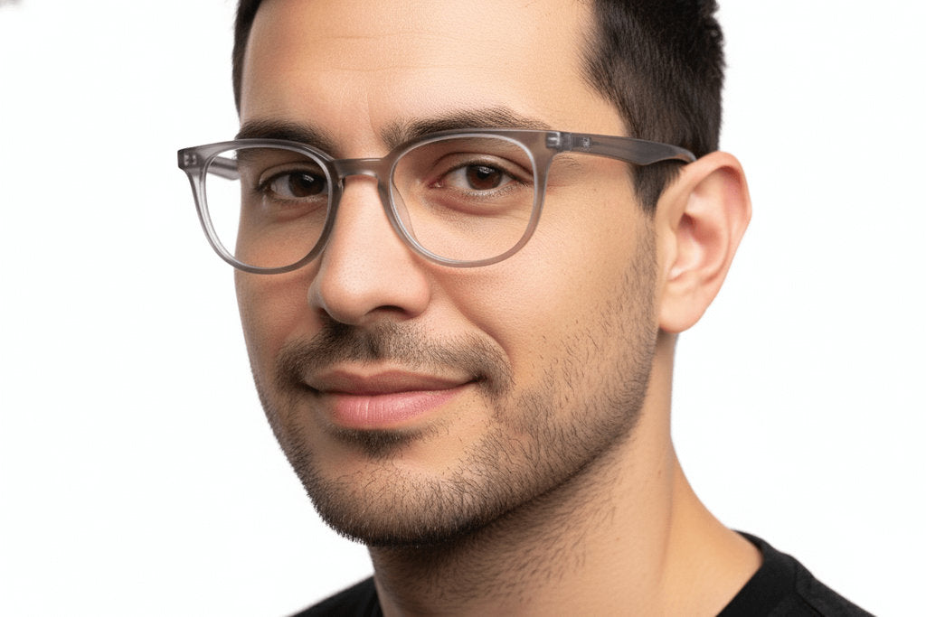 Chaiten lentes de lectura filtro luz azul Gris - Buhu Eyewear - en uso diario