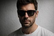 Toti lentes de sol UV400 polarizados Negro cristal Gris - Buhu Eyewear - en uso diario