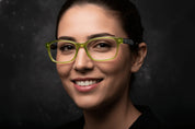 Villarrica lentes de lectura filtro luz azul Verde - Buhu Eyewear - en uso diario